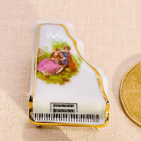 Vtg “Limoges Castel France” hand painted couple porcelain mini piano & stool - Picture 2 of 8